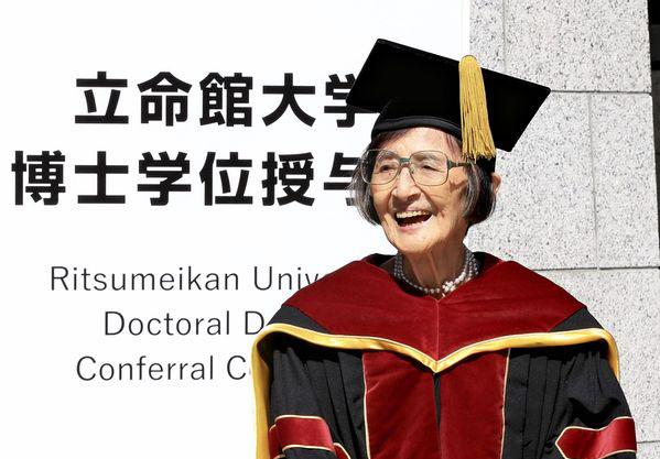 Người cao tuổi nhất ở Nhật Bản được nhận bằng tiến sĩ